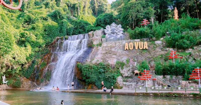 Khu du lịch Ao Vua