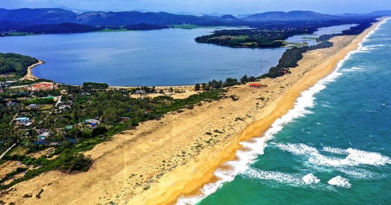 B&atilde;i biển Sa Huỳnh (Quảng Ng&atilde;i)