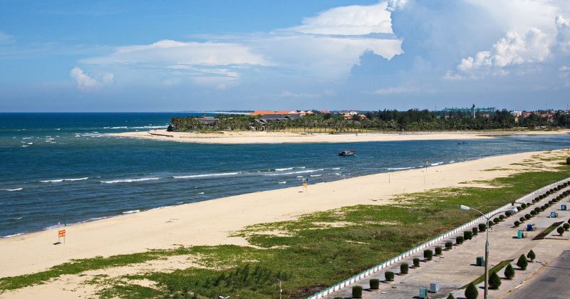 Biển Nhật Lệ (Quảng B&igrave;nh)