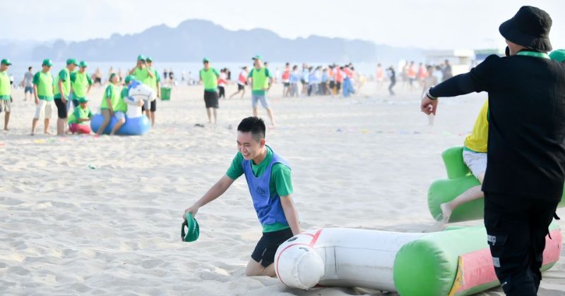 Chơi trò chơi trên biển