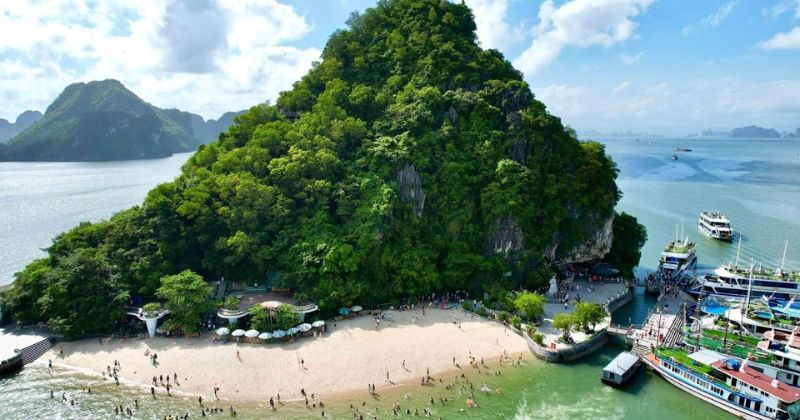 Đảo Titop (Vịnh Hạ Long)