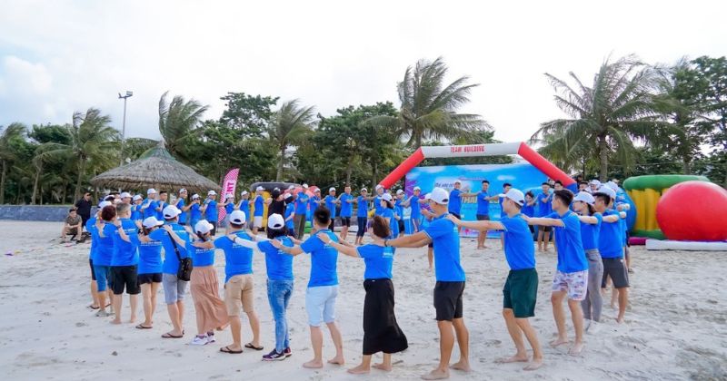  team building b&atilde;i biển