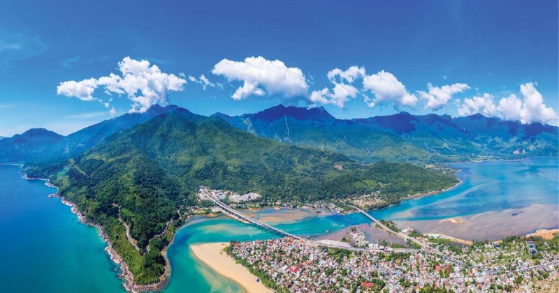 B&atilde;i biển Lăng C&ocirc; (Huế)