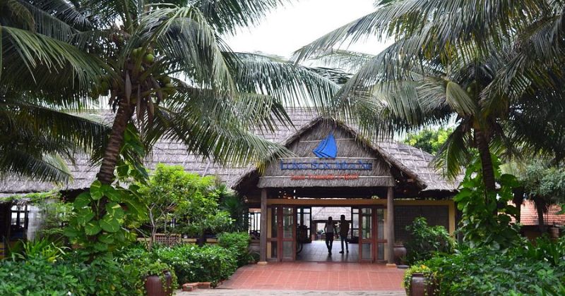 Long Sơn Mũi N&eacute; Restaurant and Team Building