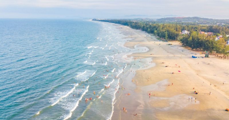 B&atilde;i biển Mỹ Kh&ecirc; (Quảng Ng&atilde;i)