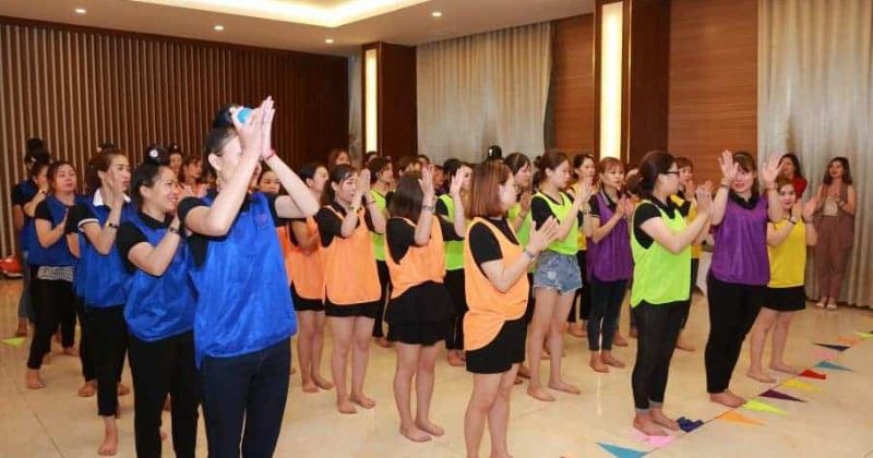 Team building trong nh&agrave;