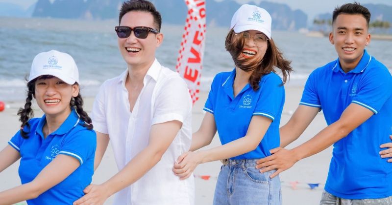 Team building b&atilde;i biển