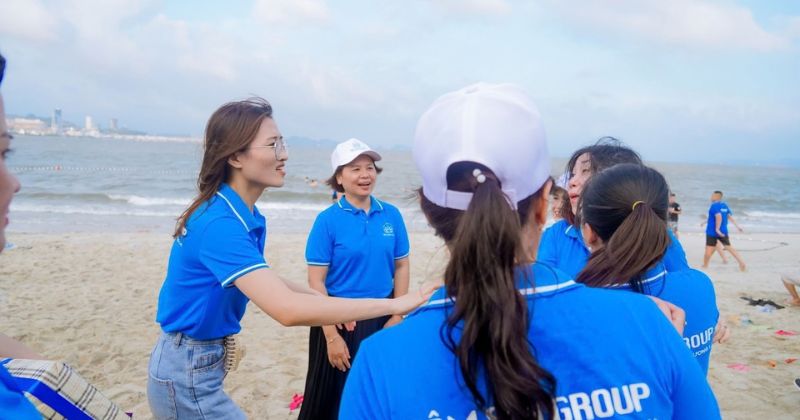 Team Building b&atilde;i biển